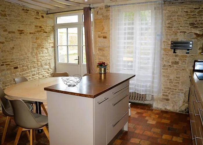 Semesterbostad L'auberge Du Lavoir, Maison En Pierres Avec Jardin Cairon